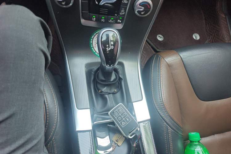 Used Volvo XC60 2015 T5 AWD Zhiyuan Edition Gear Lever