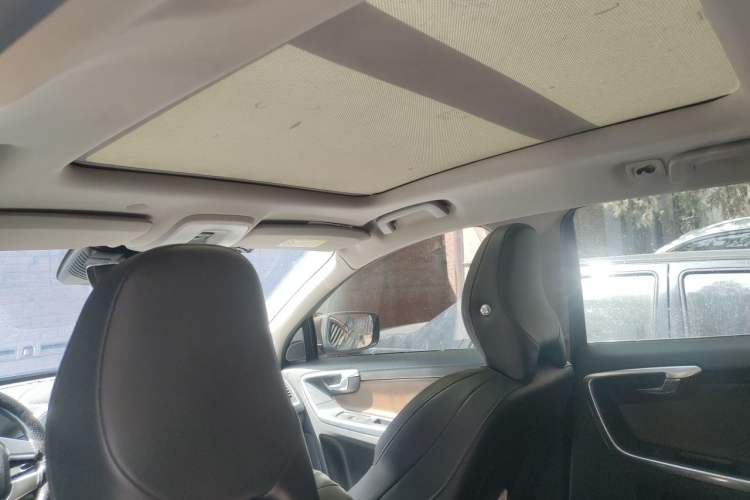 Used Volvo XC60 2015 T5 AWD Zhiyuan Edition Headliner