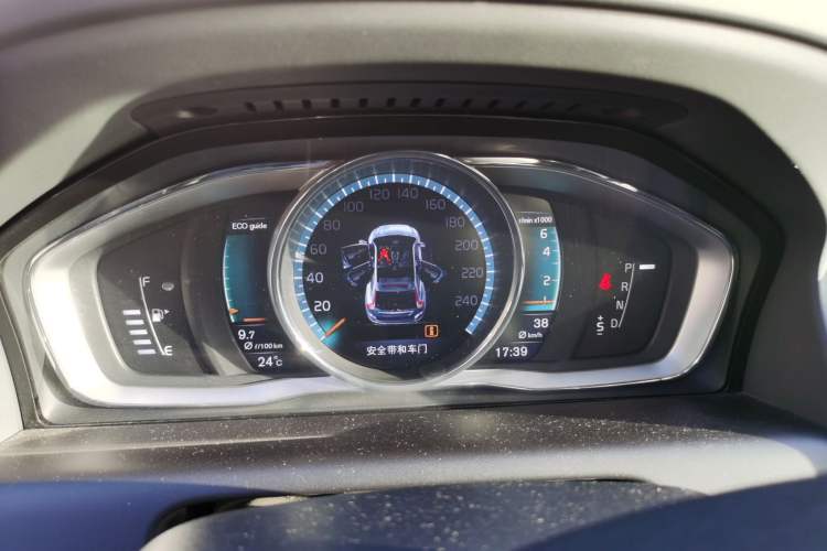 Used Volvo XC60 2015 T5 Smart Upgrade Model Instrument Cluster