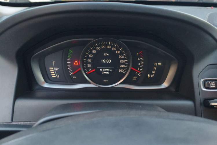 Used Volvo XC60 2015 T5 Smart Edition Instrument Cluster