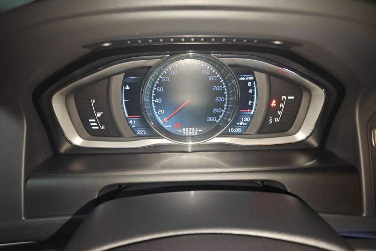 Used Volvo XC60 2015 T5 AWD Zhiyuan Edition Instrument Cluster