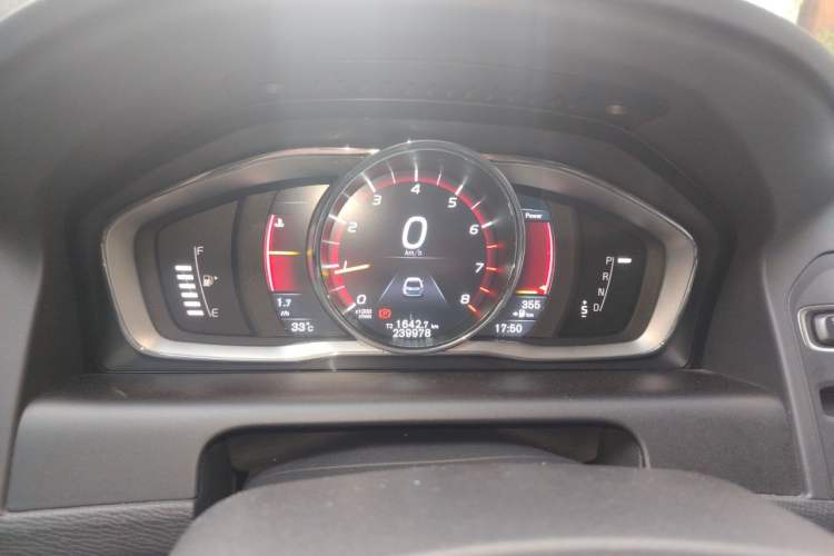 Used Volvo XC60 2015 T5 AWD Smart Drive Edition Instrument Cluster