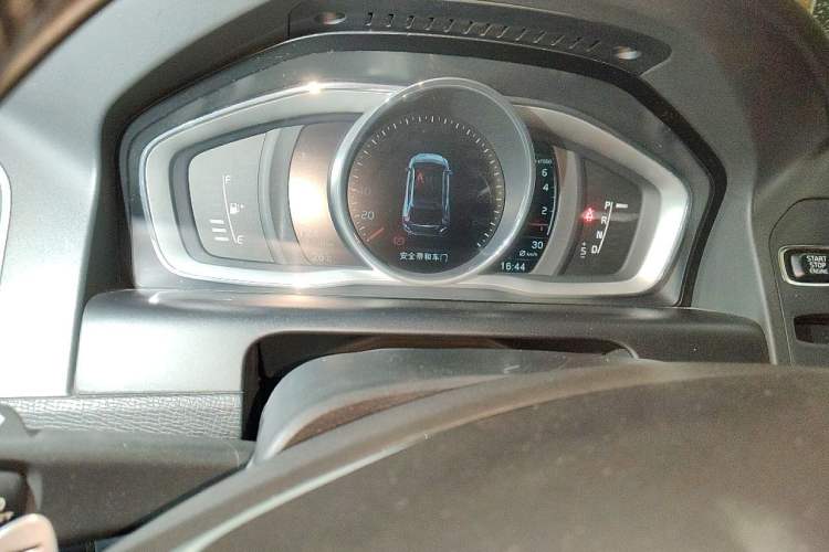 Used Volvo XC60 2015 T5 AWD Smart Drive Edition Instrument Cluster
