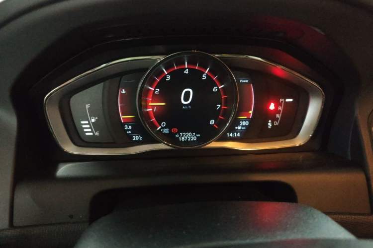 Used Volvo XC60 2015 T5 AWD Smart Drive Edition Instrument Cluster