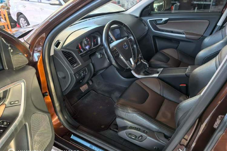 Used Volvo XC60 2015 T5 AWD Smart Drive Edition Interior 2