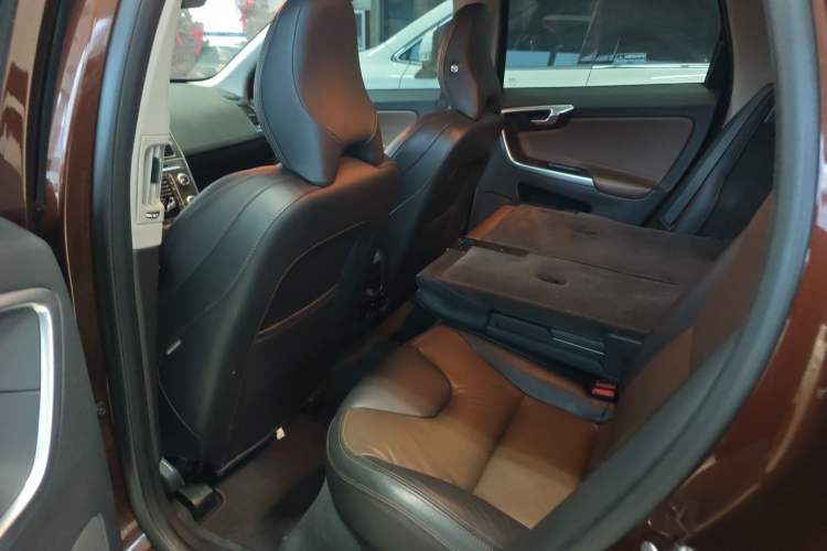 Used Volvo XC60 2015 T5 AWD Smart Drive Edition Interior 3