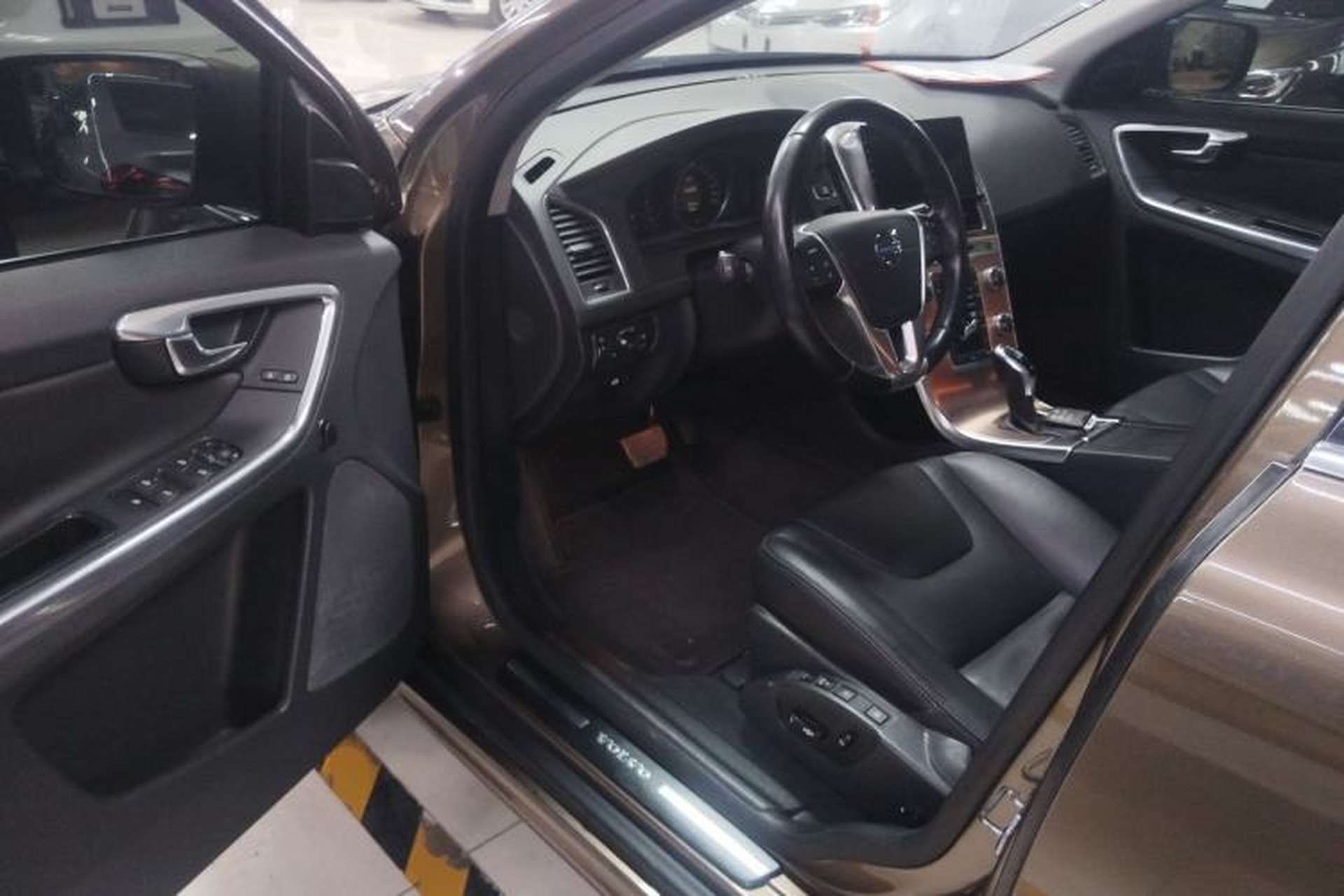 Used Volvo XC60 2015 T5 Smart Upgrade Model Interior 3