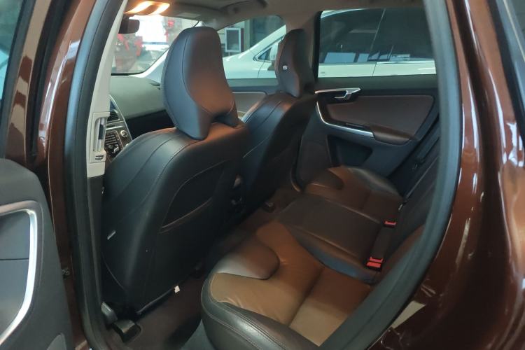 Used Volvo XC60 2015 T5 AWD Smart Drive Edition Interior 4
