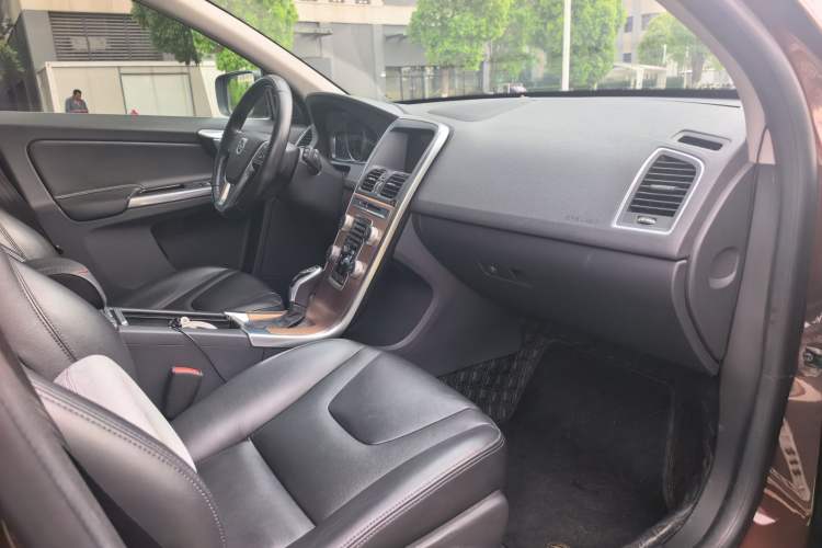Used Volvo XC60 2015 T5 Smart Upgrade Model Interior 8