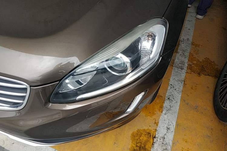 Used Volvo XC60 2015 T5 AWD Zhiyuan Edition Left Front Headlight