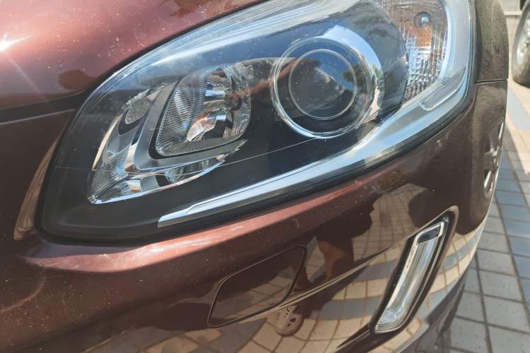 Used Volvo XC60 2015 T5 AWD Zhiyuan Edition Left Front Headlight