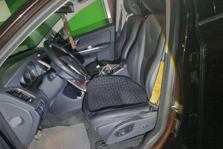 Used Volvo XC60 2015 T5 Smart Upgrade Model Left Front Seat