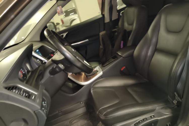 Used Volvo XC60 2015 T5 Smart Upgrade Model Left Front Seat