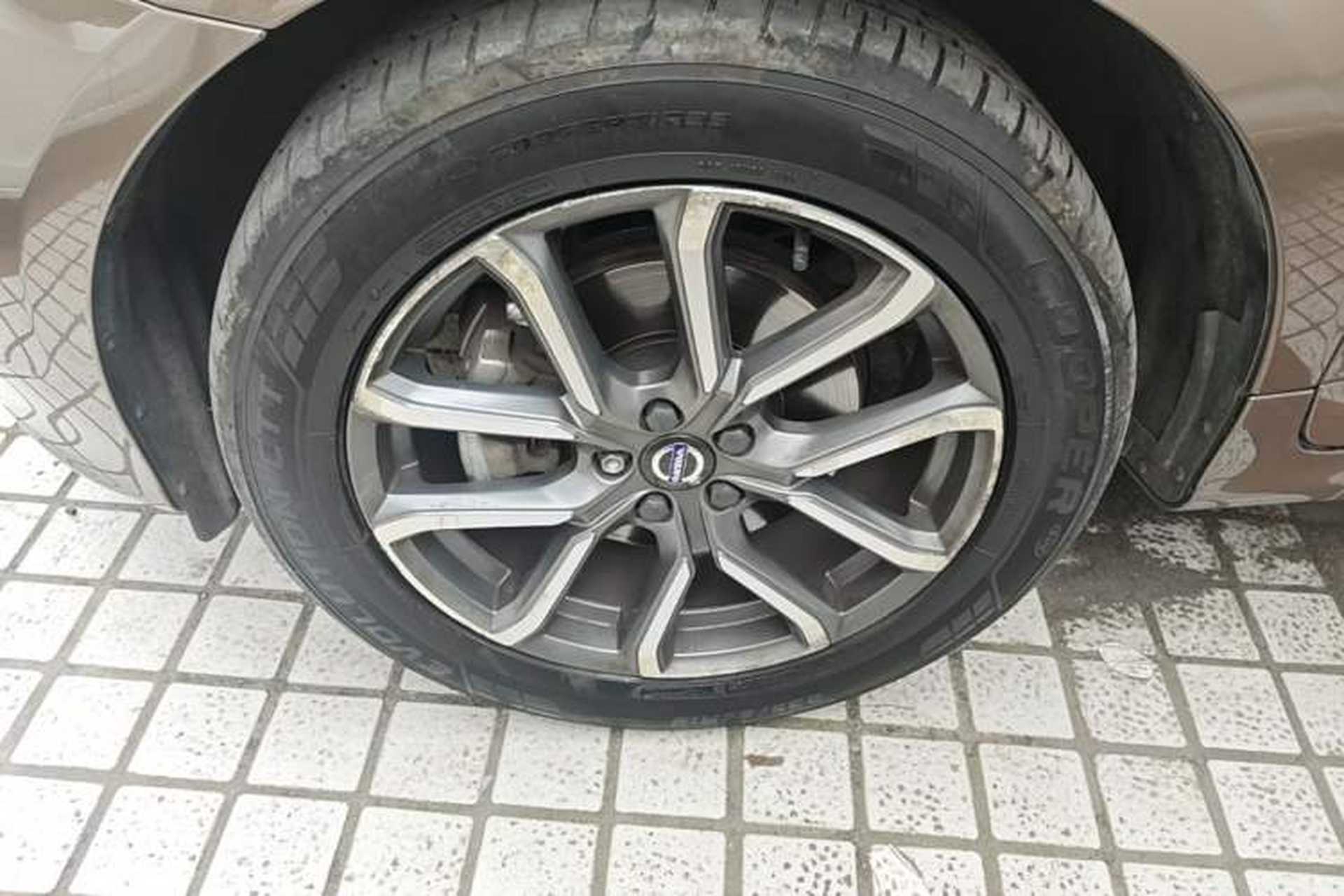 Used Volvo XC60 2015 T5 AWD Smart Drive Edition Left Front Wheel Hub
