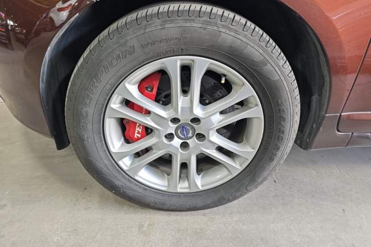 Used Volvo XC60 2015 T5 Smart Upgrade Model Left Front Wheel Hub