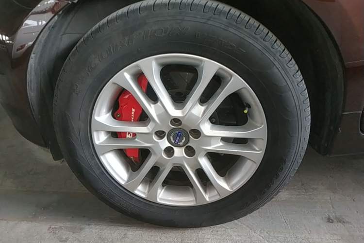 Used Volvo XC60 2015 T5 Smart Upgrade Model Left Front Wheel Hub