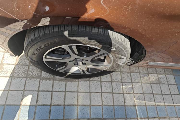 Used Volvo XC60 2015 T5 AWD Zhiyuan Edition Left Front Wheel Hub