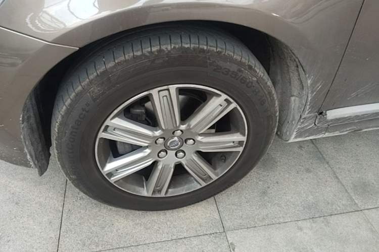 Used Volvo XC60 2015 T5 AWD Zhiyuan Edition Left Front Wheel Hub