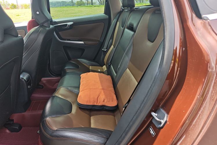 Used Volvo XC60 2015 T5 AWD Zhiyuan Edition Left Rear Seat