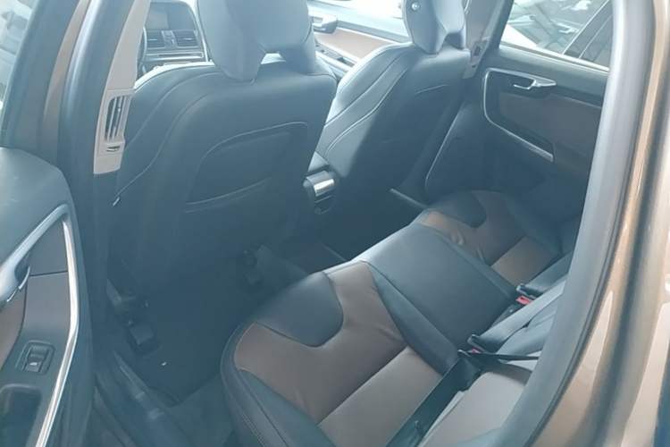 Used Volvo XC60 2015 T5 AWD Zhiyuan Edition Left Rear Seat