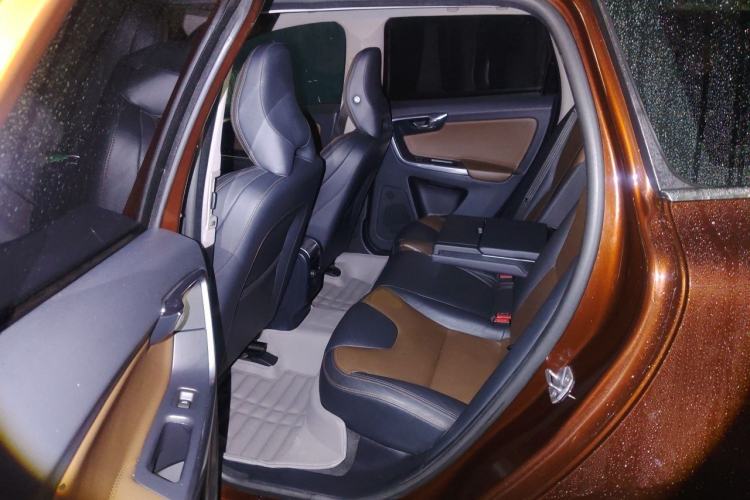 Used Volvo XC60 2015 T5 AWD Zhiyuan Edition Left Rear Seat
