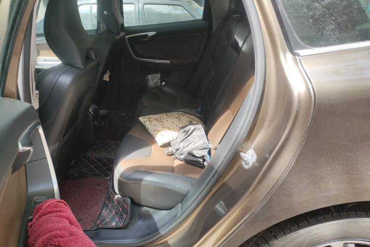 Used Volvo XC60 2015 T5 AWD Zhiyuan Edition Left Rear Seat