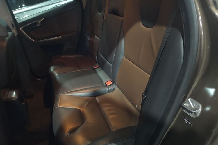 Used Volvo XC60 2015 T5 AWD Zhiyuan Edition Left Rear Seat