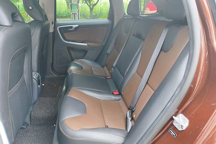 Used Volvo XC60 2015 T5 Smart Upgrade Model Left Rear Seat