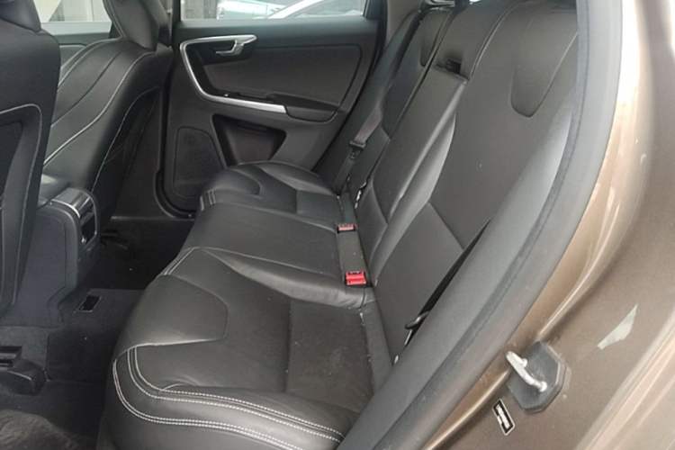 Used Volvo XC60 2015 T5 AWD Zhiyuan Edition Left Rear Seat