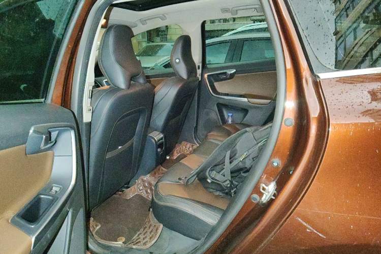 Used Volvo XC60 2015 T5 AWD Smart Drive Edition Left Rear Seat