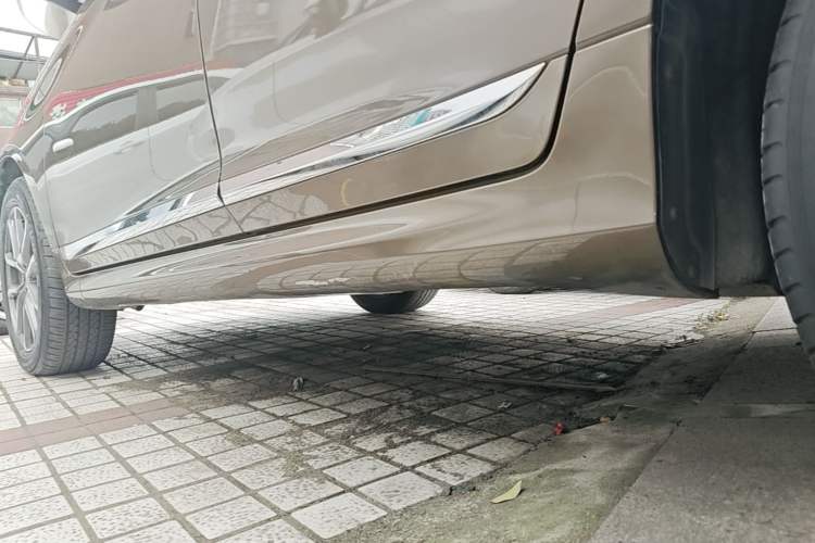 Used Volvo XC60 2015 T5 AWD Smart Drive Edition Left Side Sill