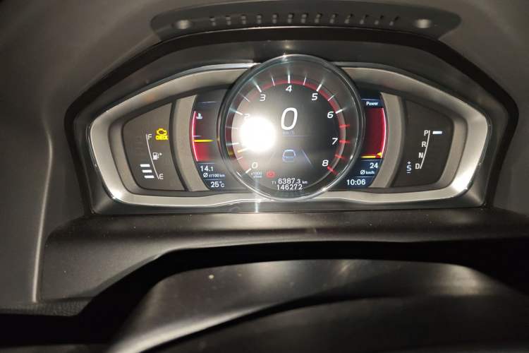 Used Volvo XC60 2015 T5 AWD Smart Drive Edition Odometer Close Up