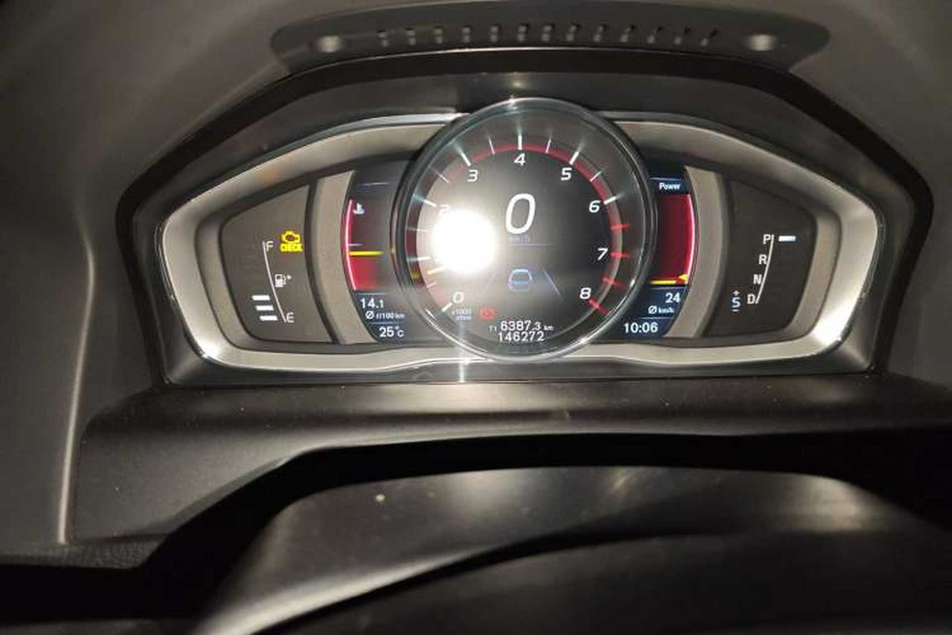 Used Volvo XC60 2015 T5 AWD Smart Drive Edition Odometer Close Up