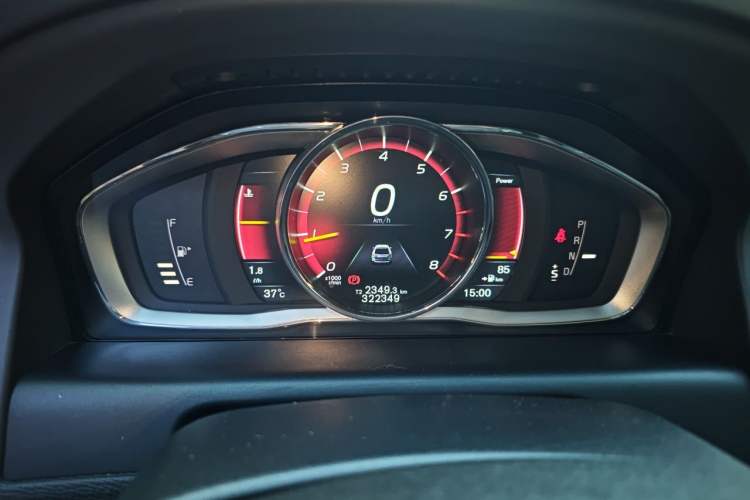 Used Volvo XC60 2015 T5 AWD Smart Drive Edition Odometer Close Up