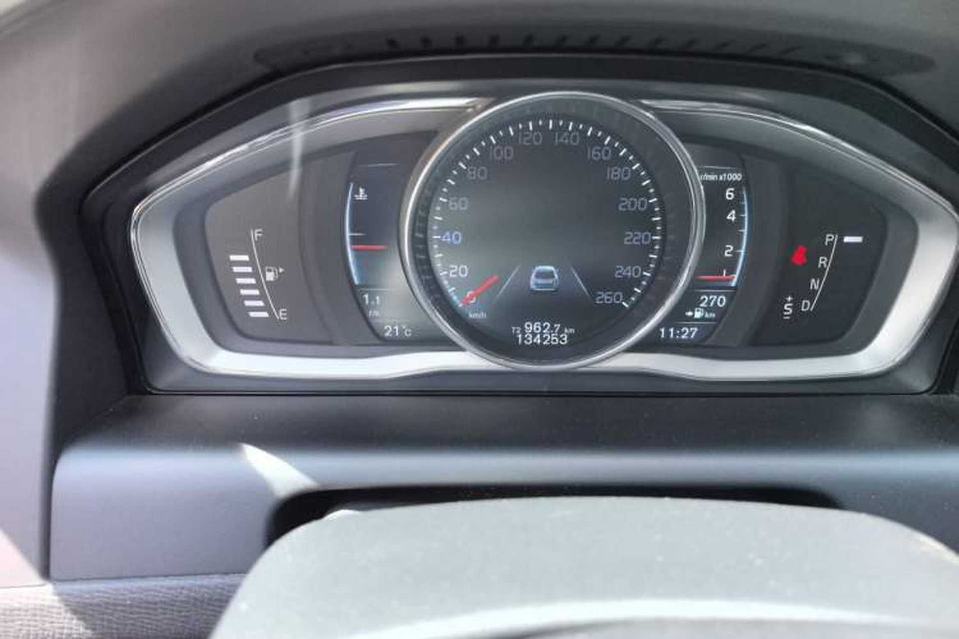 Used Volvo XC60 2015 T5 AWD Zhiyuan Edition Odometer Close Up