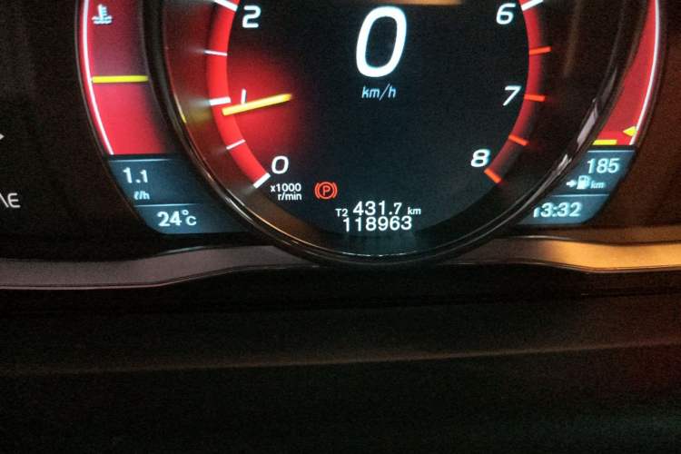 Used Volvo XC60 2015 T5 Smart Upgrade Model Odometer Close Up