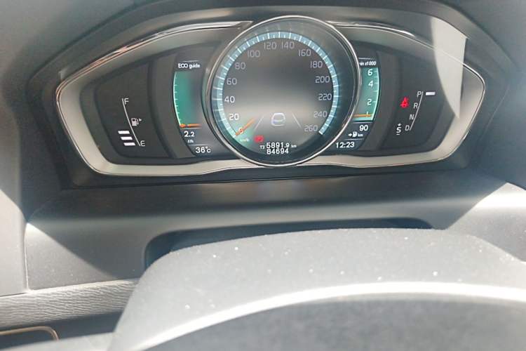 Used Volvo XC60 2015 T5 AWD Smart Drive Edition Odometer Close Up