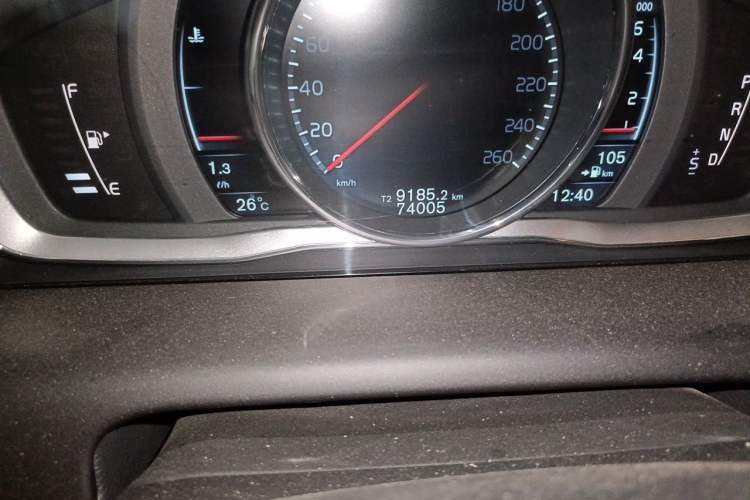 Used Volvo XC60 2015 T5 AWD Smart Drive Edition Odometer Close Up