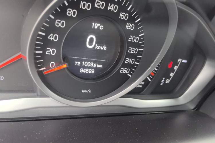 Used Volvo XC60 2015 T5 Smart Upgrade Model Odometer Close Up