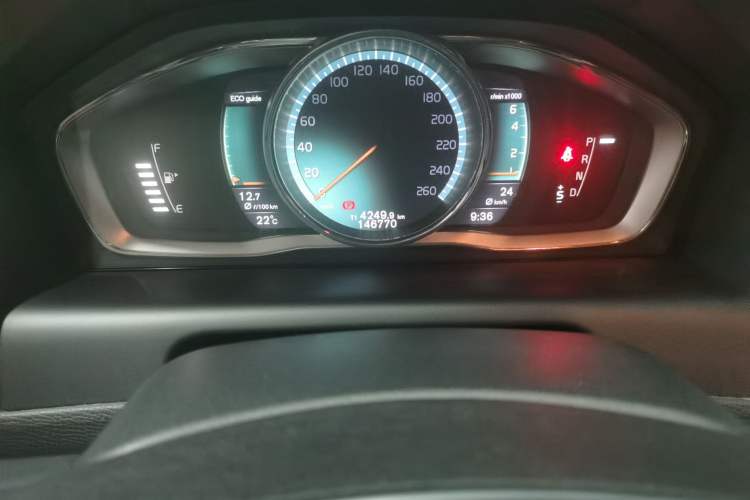 Used Volvo XC60 2015 T5 AWD Smart Drive Edition Odometer Close Up