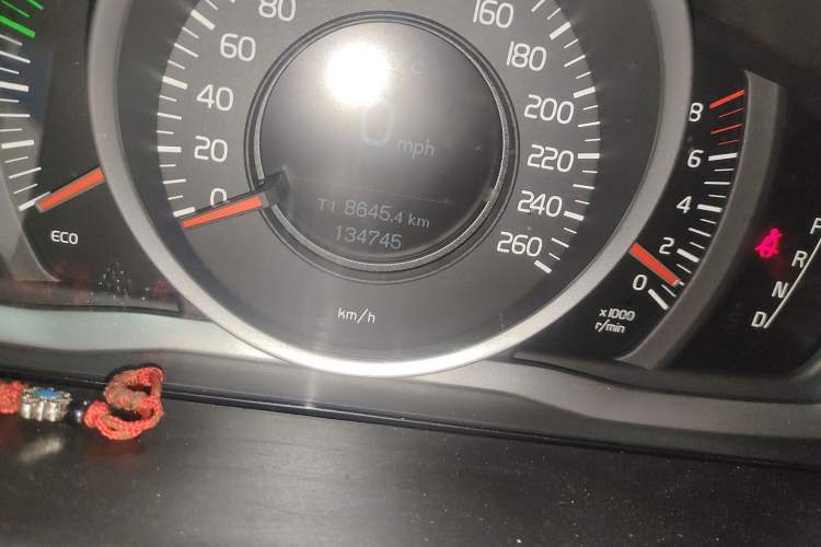 Used Volvo XC60 2015 T5 Smart Upgrade Model Odometer Close Up