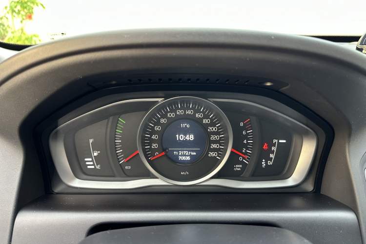Used Volvo XC60 2015 T5 Zhiyi Edition Odometer Close Up