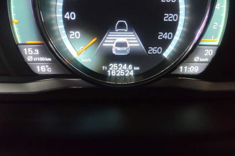 Used Volvo XC60 2015 T5 AWD Zhiyuan Edition Odometer Close Up