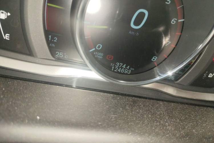 Used Volvo XC60 2015 T5 Smart Upgrade Model Odometer Close Up