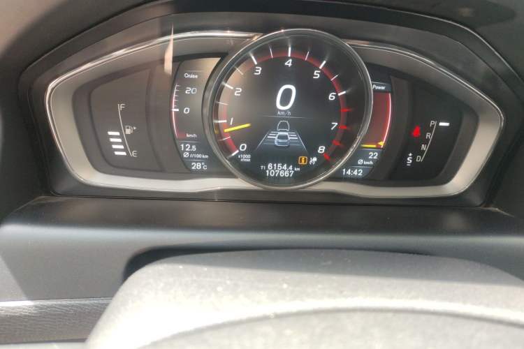Used Volvo XC60 2015 T5 AWD Zhiyuan Edition Odometer Close Up