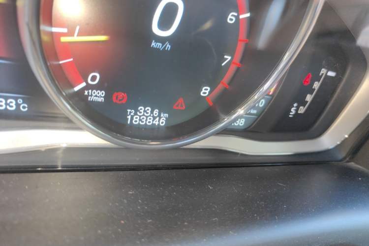 Used Volvo XC60 2015 T5 AWD Zhiyuan Edition Odometer Close Up