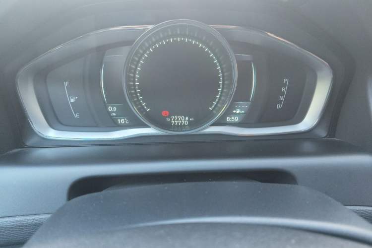 Used Volvo XC60 2015 T5 AWD Zhiyuan Edition Odometer Close Up