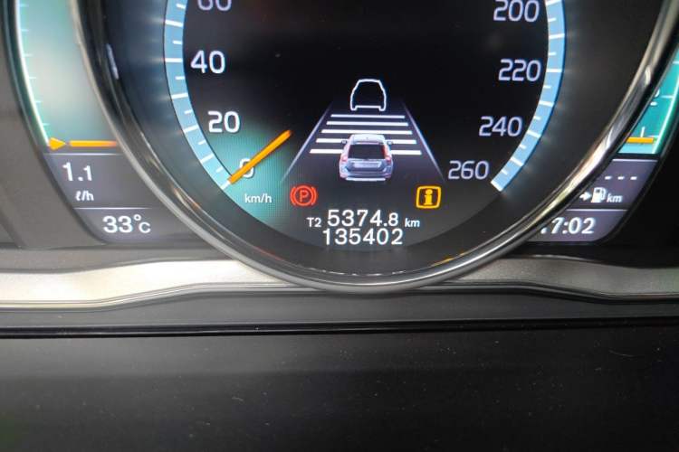 Used Volvo XC60 2015 T5 AWD Zhiyuan Edition Odometer Close Up