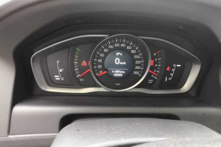 Used Volvo XC60 2015 T5 Smart Upgrade Model Odometer Close Up