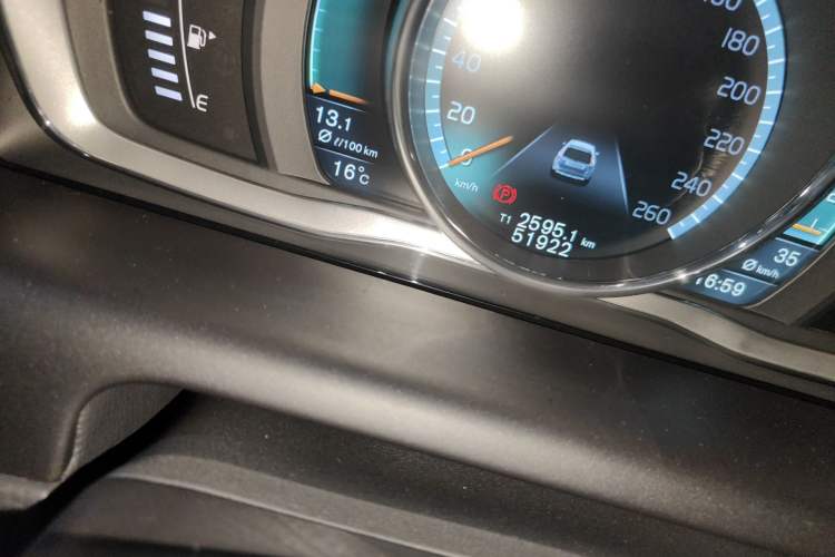Used Volvo XC60 2015 T6 Zhiya Edition Odometer Close Up